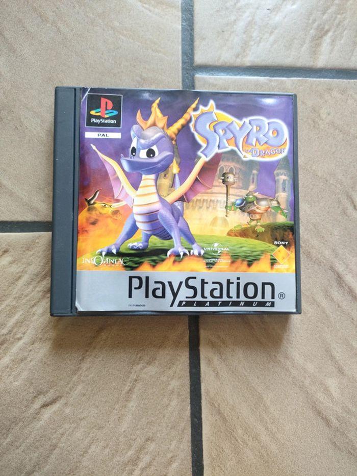 Jeux Playstation 1 spyro the dragon - photo numéro 1