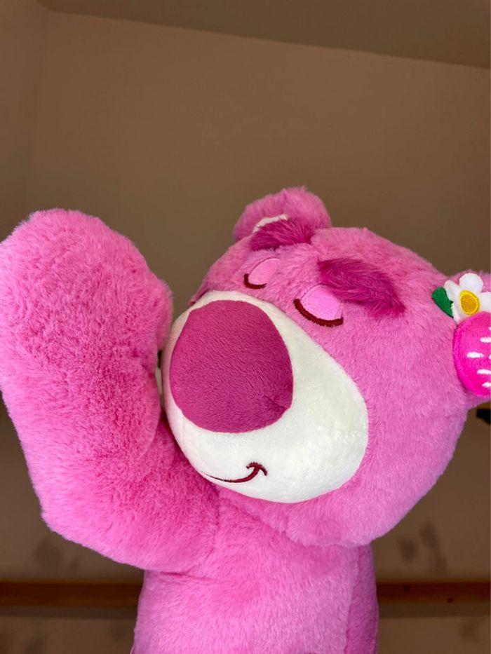 Peluche Lotso Toy Story grande taille - photo numéro 3