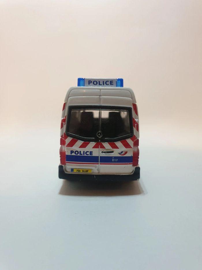 Burago Mercedes-Benz Sprinter Police Nationale 1/48 - photo numéro 8