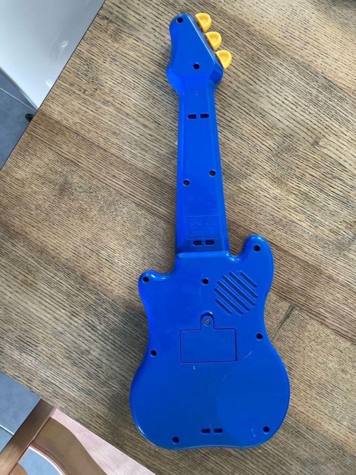 Guitare lumineuse pour enfant - photo numéro 5