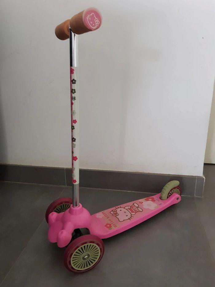 Trottinette hello kitty - photo numéro 1