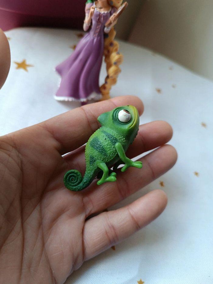 Figurine figura raiponce rapunzel tresse peinture paint Disney princesse bullyland pascal cameleon - photo numéro 2