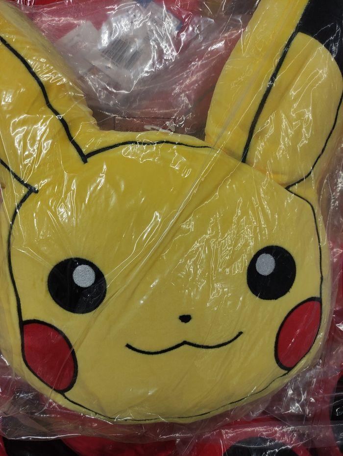 Coussin Pikachu - photo numéro 1