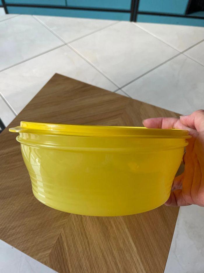 Saladier jaune 1,4 L Tupperware - photo numéro 2