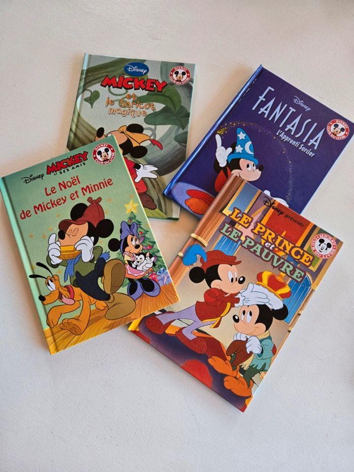 4 livres mickey neuf