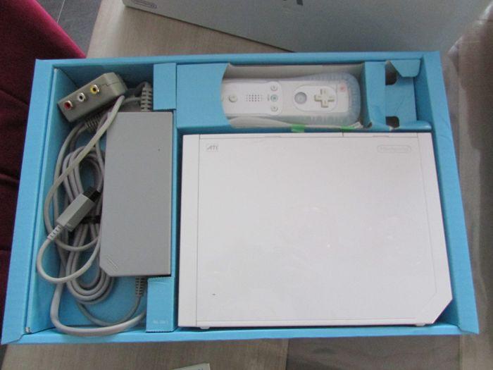 Pack Console Nintendo Wii blanche avec Jeu Wii Sports Resort - photo numéro 3