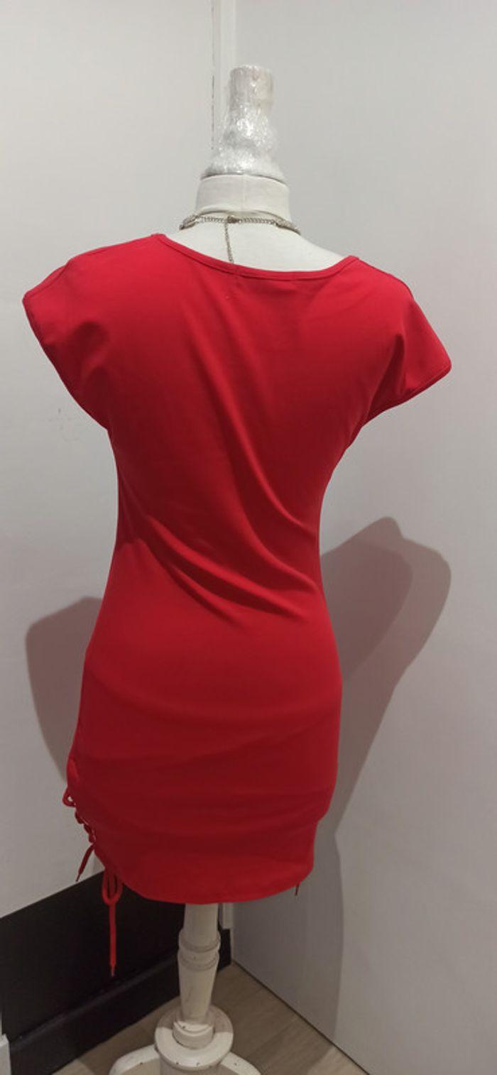 Robe rouge neuve jolie - photo numéro 2