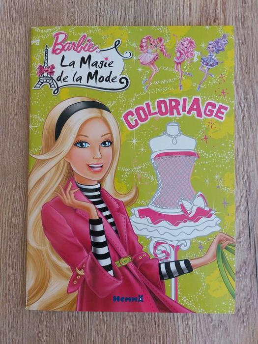 Barbie la magie de la mode coloriage - photo numéro 1