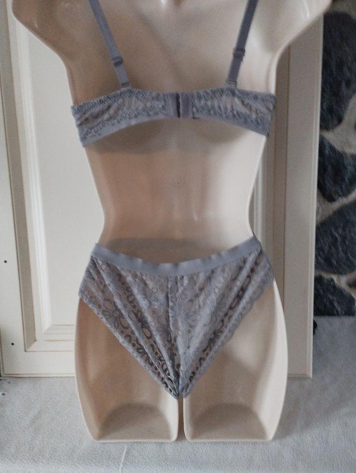 Ensemble de lingerie neuf, sans armatures 85B. Tanga en S/M - photo numéro 4