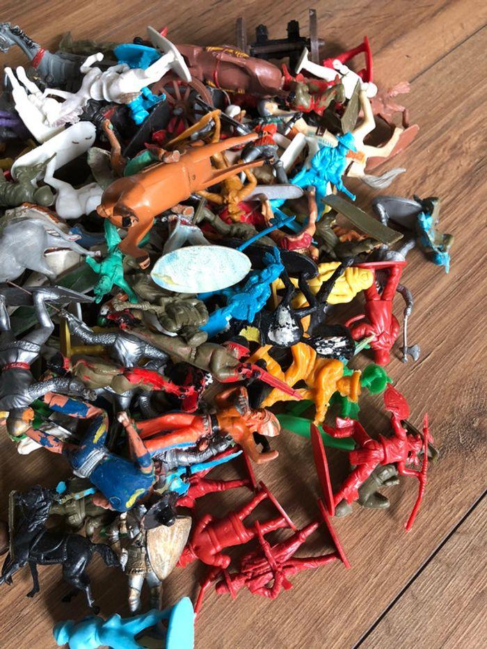 Lot de 800gr de figurines anciennes vintage plastiques cow boy indien chevalier - photo numéro 2