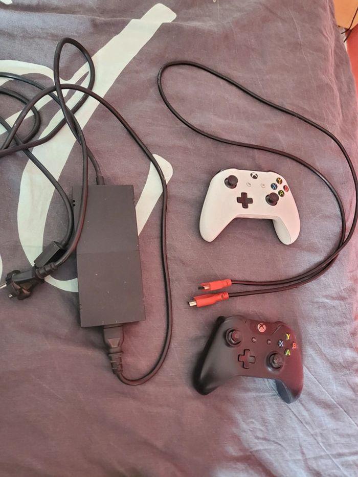 X box one +4jeux et 2 manettes avec câble hdmi et câble alimentation - photo numéro 8