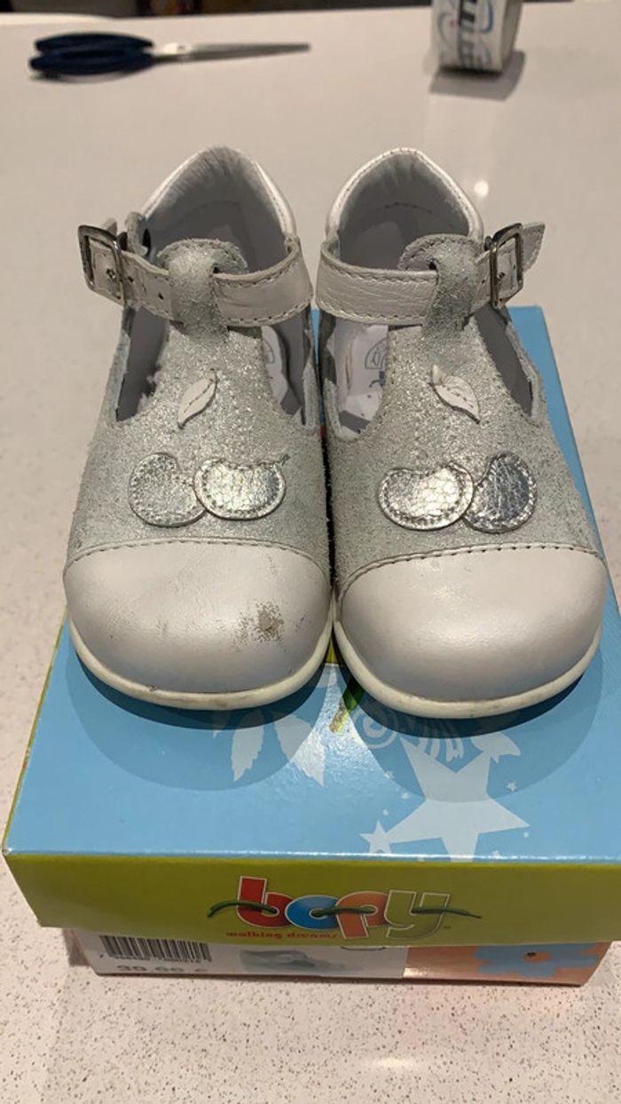 Chaussure bébé fille taille 21