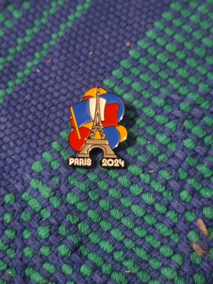 Pin's Jeux olympiques Paris 2024 Tour Eiffel,  Snoop Dogg, ping pong - photo numéro 2