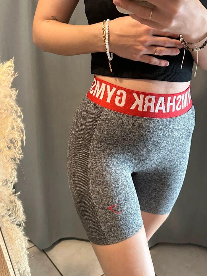 Short cycliste gymshark XS - photo numéro 3