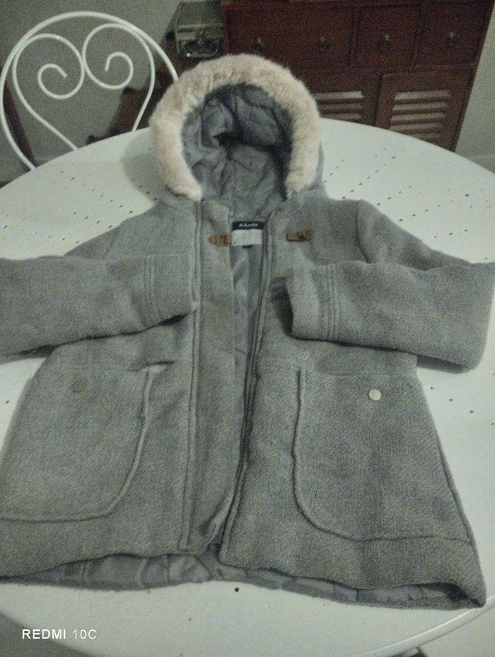 Manteau gris a capuche - photo numéro 1