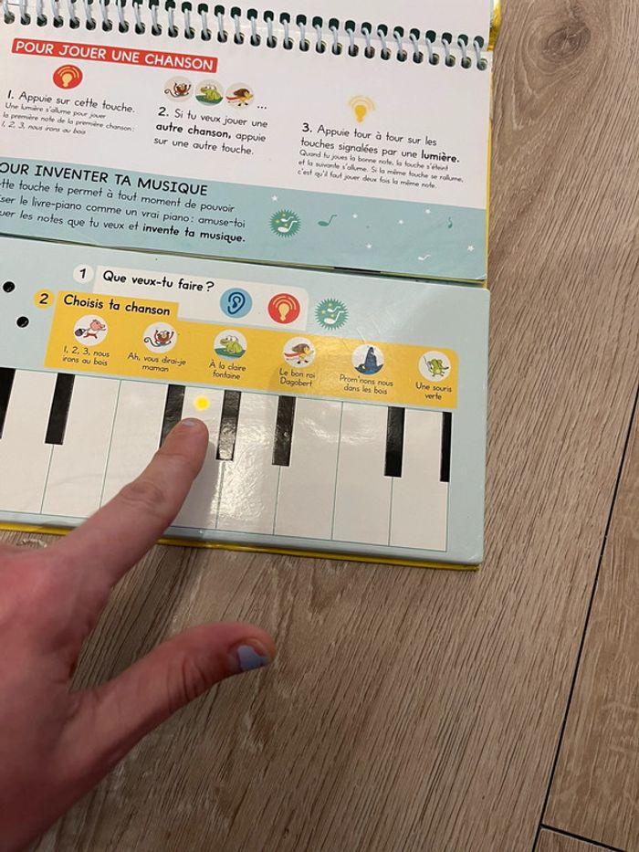 Livre piano je joue mes comptines au piano bon état - photo numéro 7