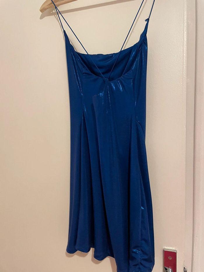 Bershka - Robe effet métallisé à bretelles fines - Bleu - photo numéro 6