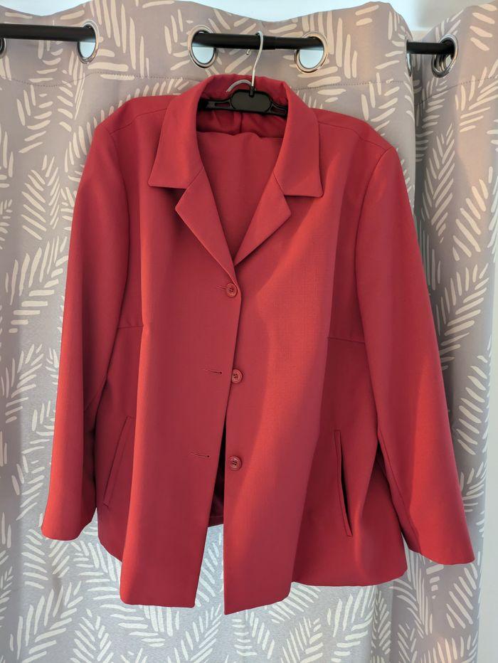 Veste rouge - photo numéro 1