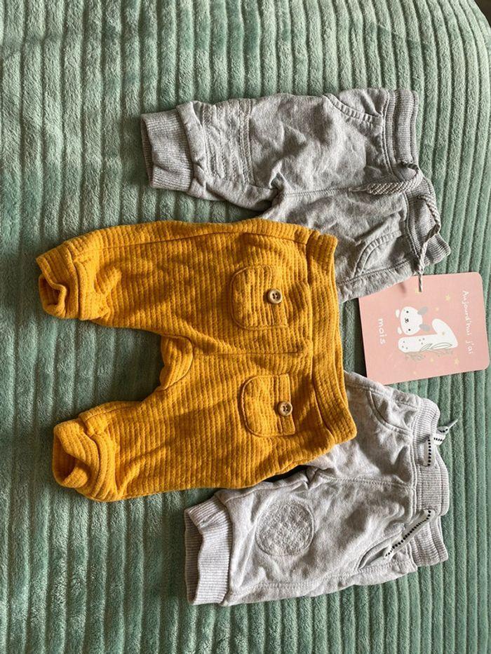 Lot pantalons bébé 1 mois - photo numéro 1