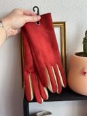 Gants neuf en suédine rouge avec broderie tactile