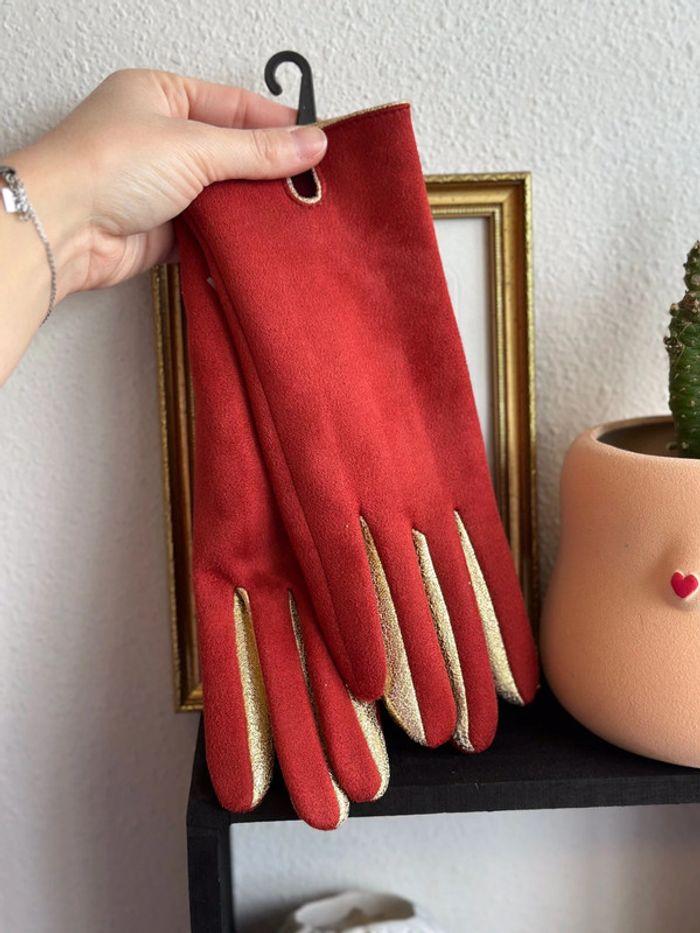 Gants neuf en suédine rouge avec broderie tactile - photo numéro 1