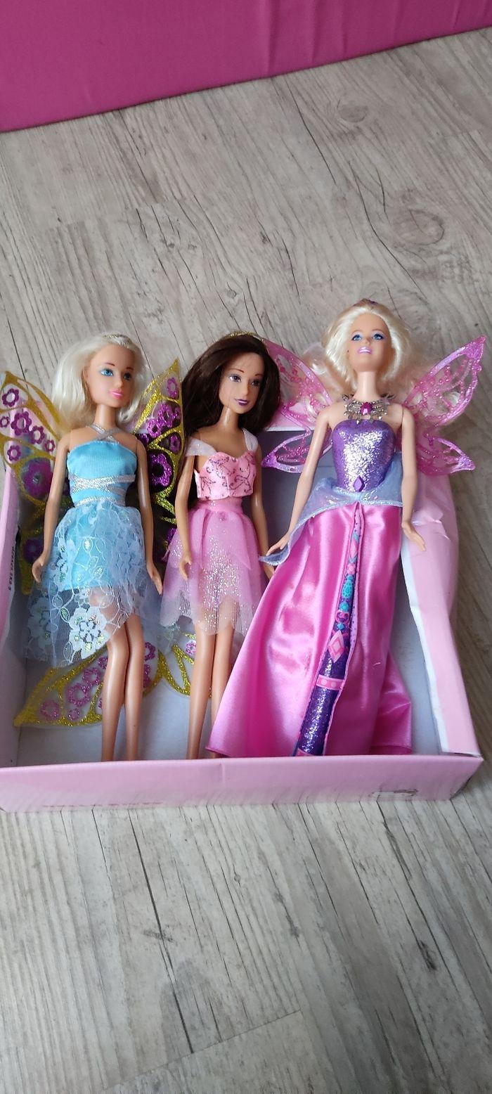 Lot de 3 Barbie dont une poupée papillon - photo numéro 1