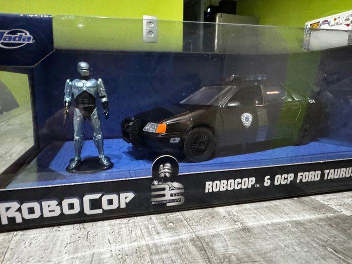 Robocop Ford Taurus Police - photo numéro 1