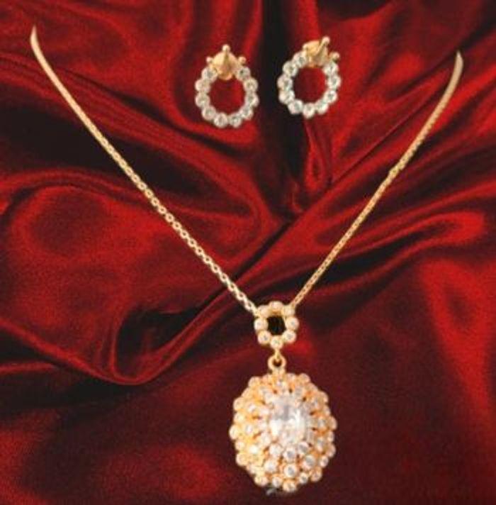 Ensemble Collier et boucles d’oreilles avec strass - photo numéro 1