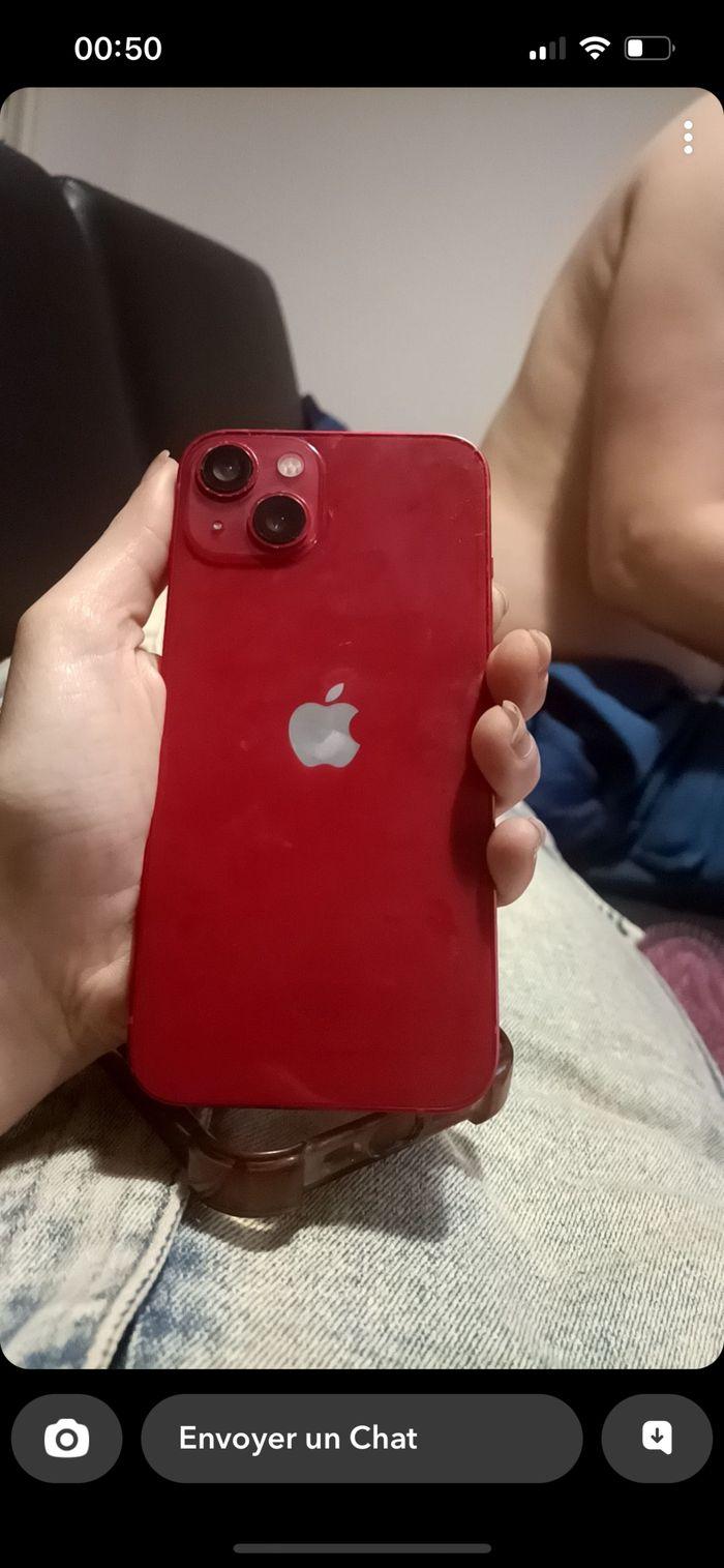 iPhone 13 rouge - photo numéro 1