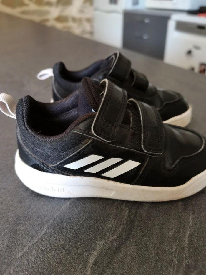 Basket Adidas  taille 21 - photo numéro 2