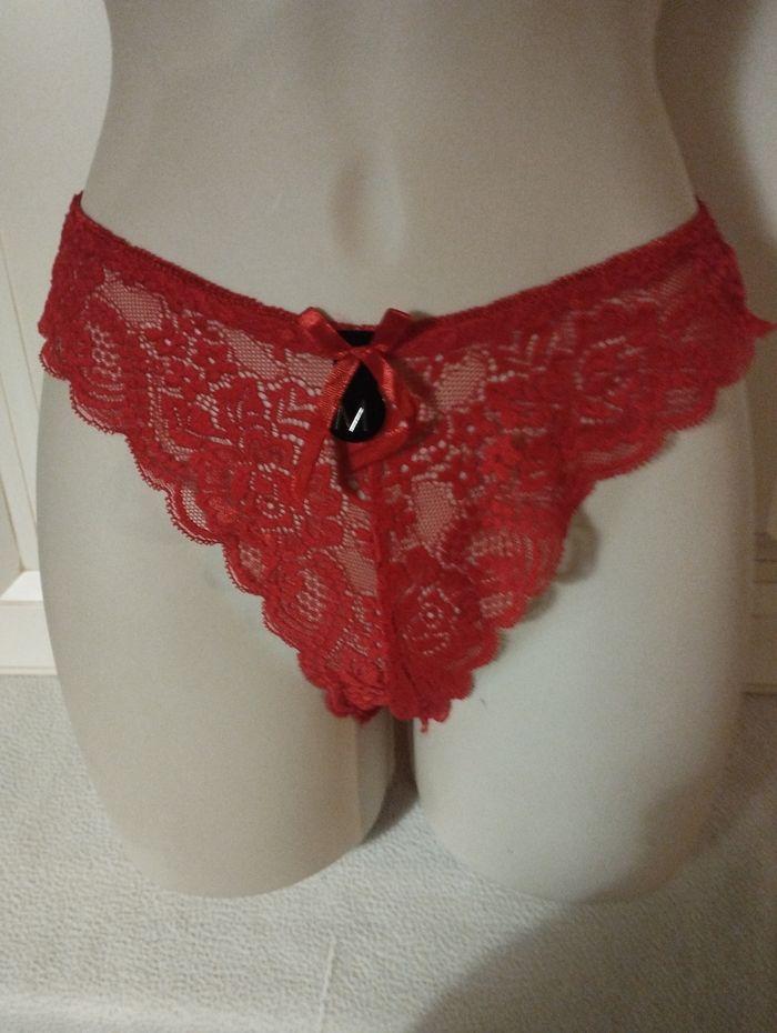 Ensemble de lingerie neuf rouge. Modèle écharpe 85wB et M pour le tanga - photo numéro 3