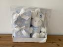 Doudou lapin avec couverture plaid bleu