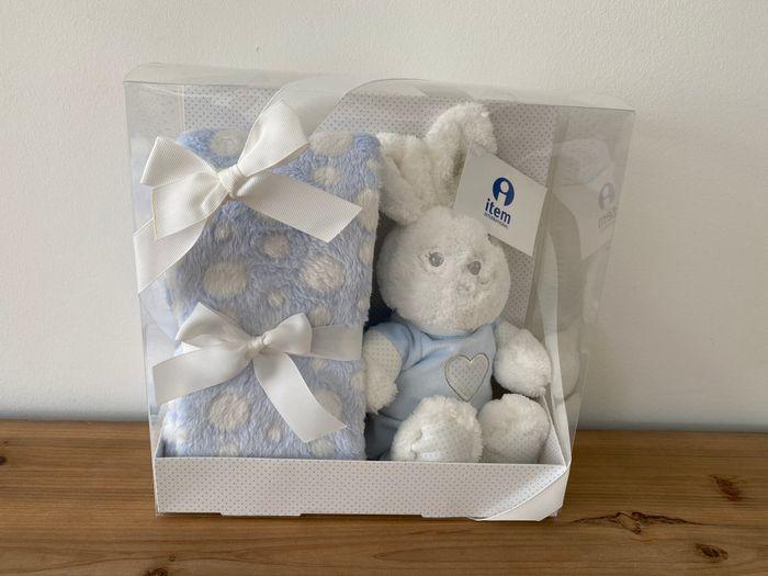 Doudou lapin avec couverture plaid bleu