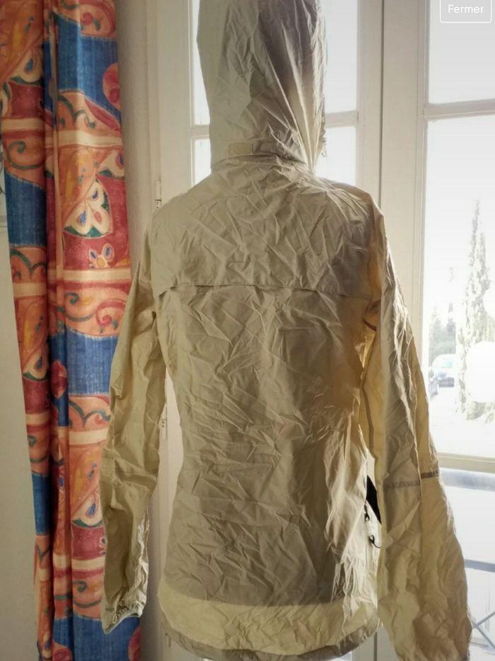 Imperméable    à capuche  beige Décathlon taille M  très bon état - photo numéro 3