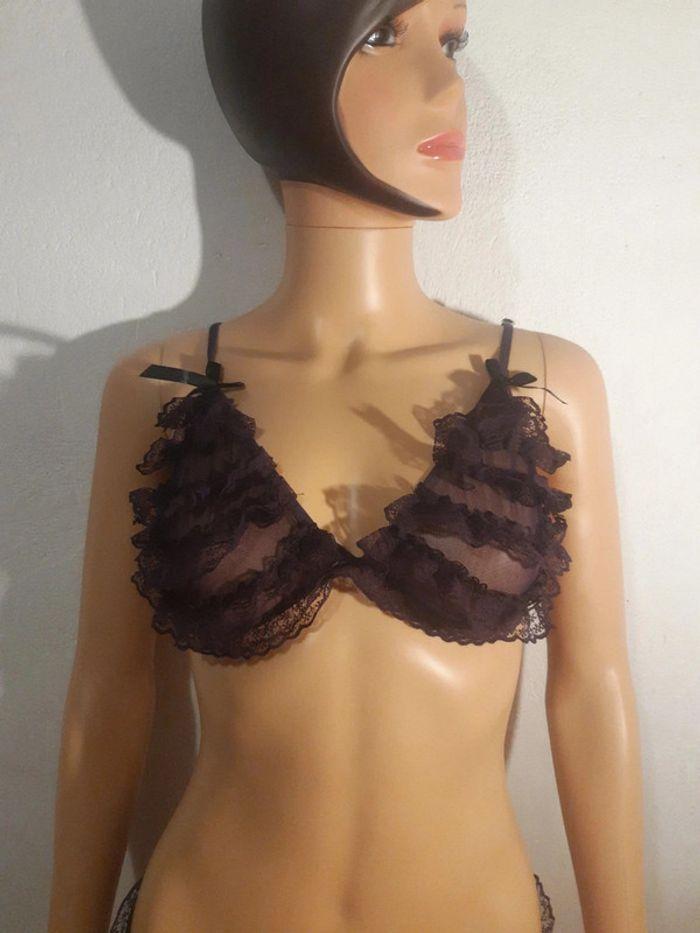 Soutien-gorge fantaisie dentelles froufrou violet prune taille M-L - photo numéro 3