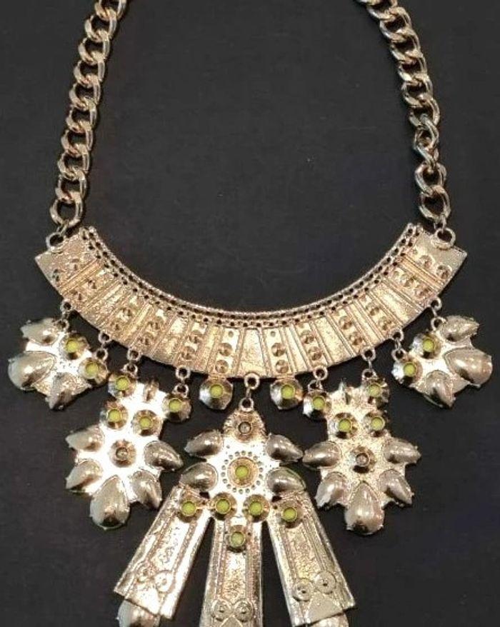 Collier plastron ras de cou fantaisie neuf - photo numéro 3