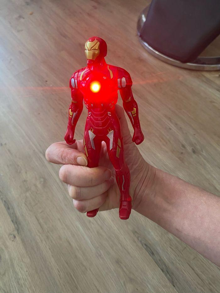 Figurine Marvel Iron Man avec lumière - photo numéro 7