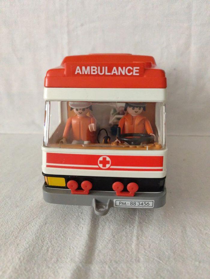 playmobil 1 ambulance 1985  .6 figurines - photo numéro 2