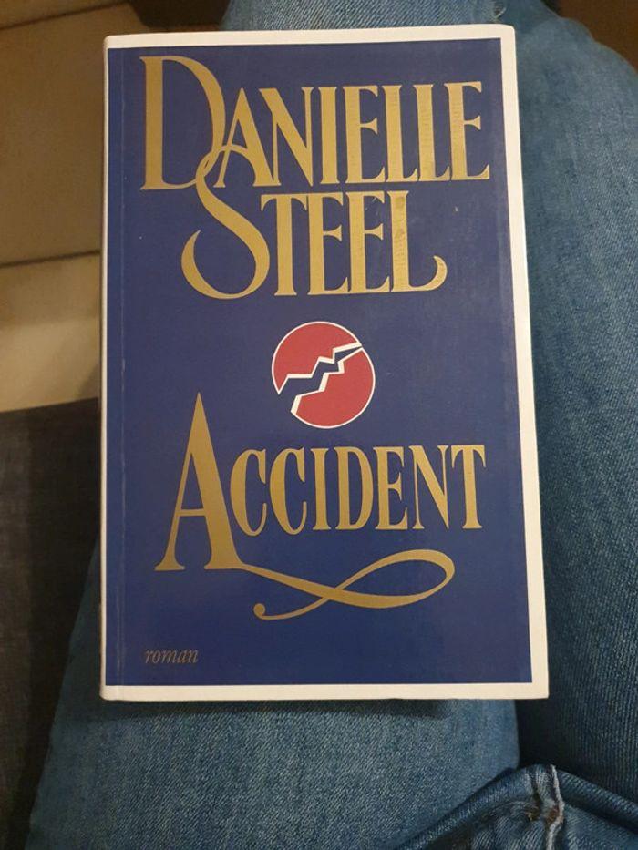 Livre Accident de Danielle steel - photo numéro 1