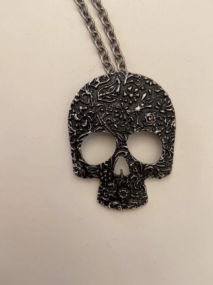 Collier avec pendentif tête de mort - photo numéro 2