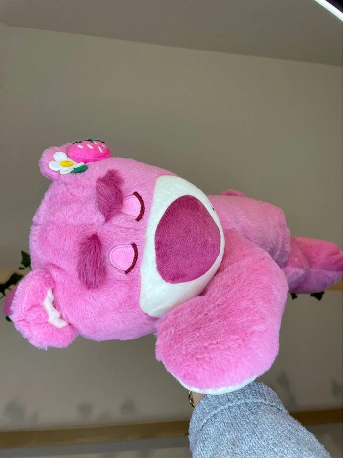 Peluche Lotso Toy Story grande taille - photo numéro 13