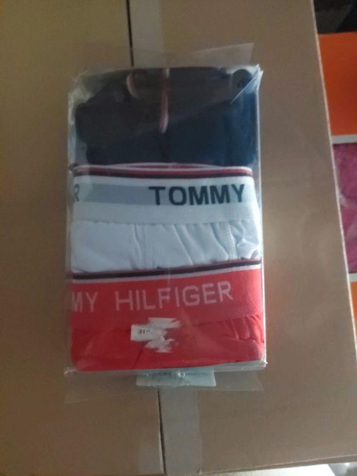 Lot de 3 boxer tommy hilfiger taille M neuf dans la boite - photo numéro 2