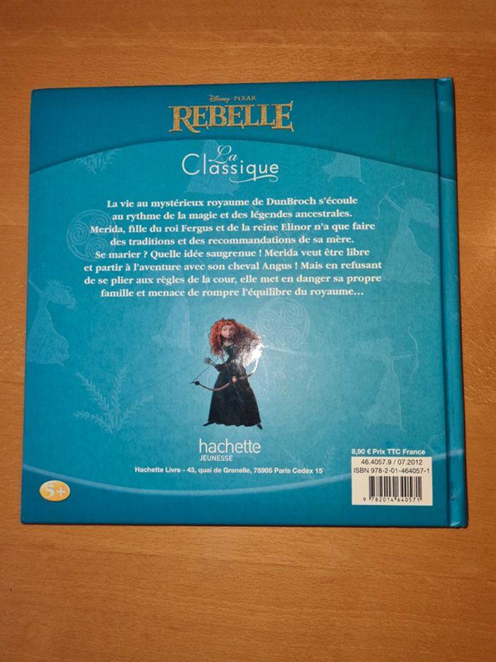 Livre Rebelle de Disney Pixar en TBE Édition Hachette - photo numéro 2