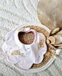 Bavoir fleur en tissu éponge pour bébé fille