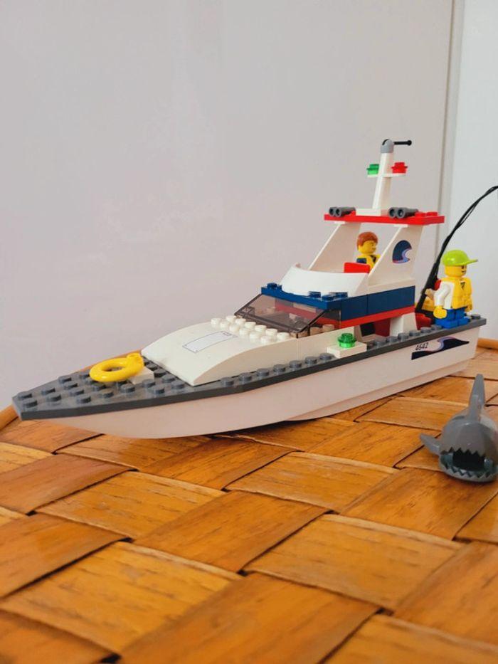 Set officiel Lego city Fishing Boat année 2011 bateau voiture pêche véhicule - photo numéro 2