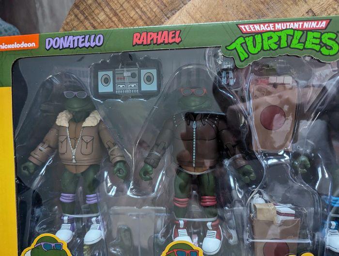 Pack figurine Neca TMNT Punk Disguise Turtles neuf scellé import - photo numéro 3