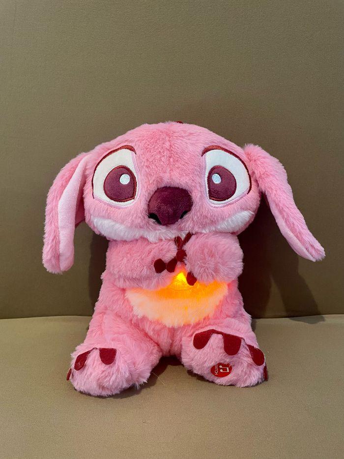 Peluche lumineuse Disney Stitch Angel qui respire - photo numéro 1