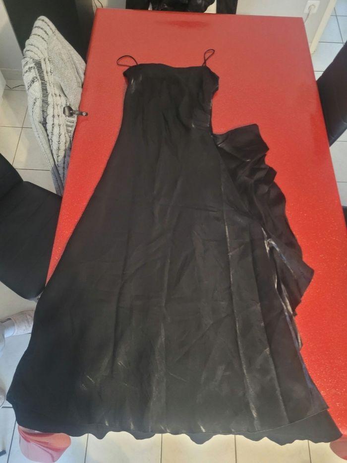 Robe en satin noir