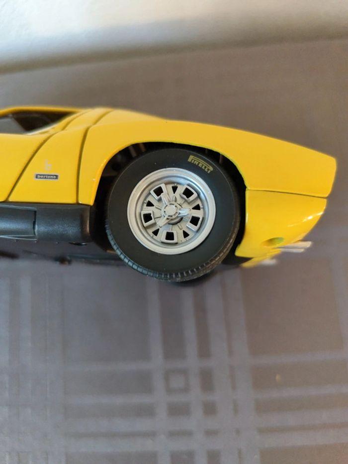 Voiture Lamborghini jaune 1/18 - photo numéro 9