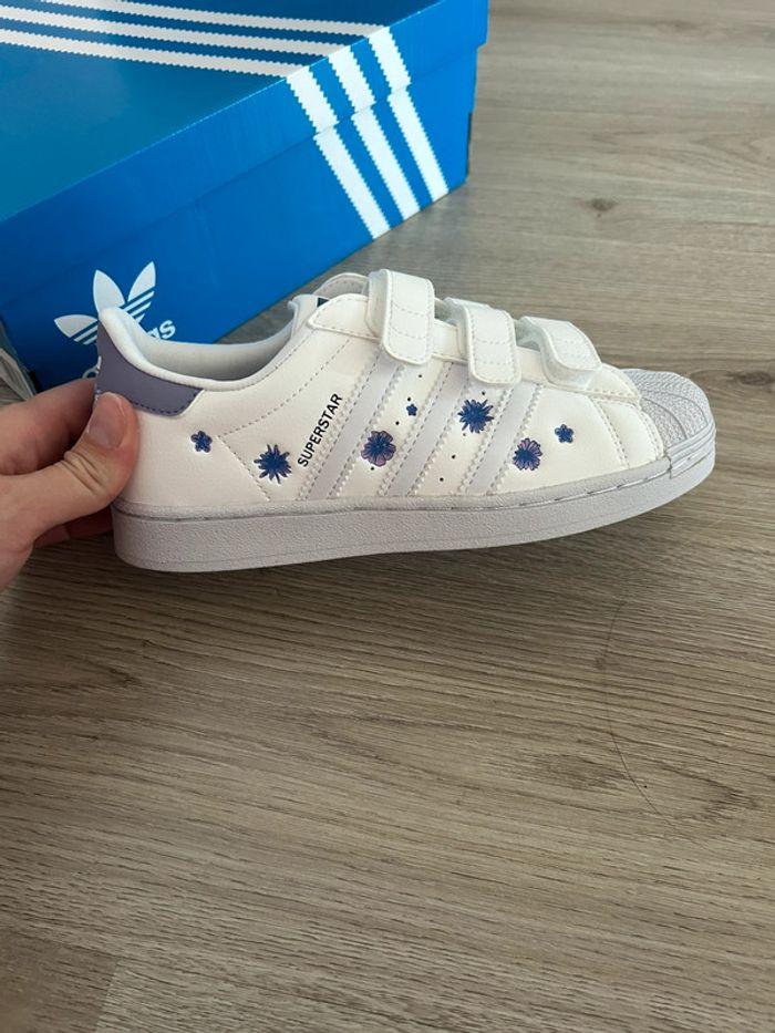 Adidas Superstar CF neuves taille 34 - photo numéro 4